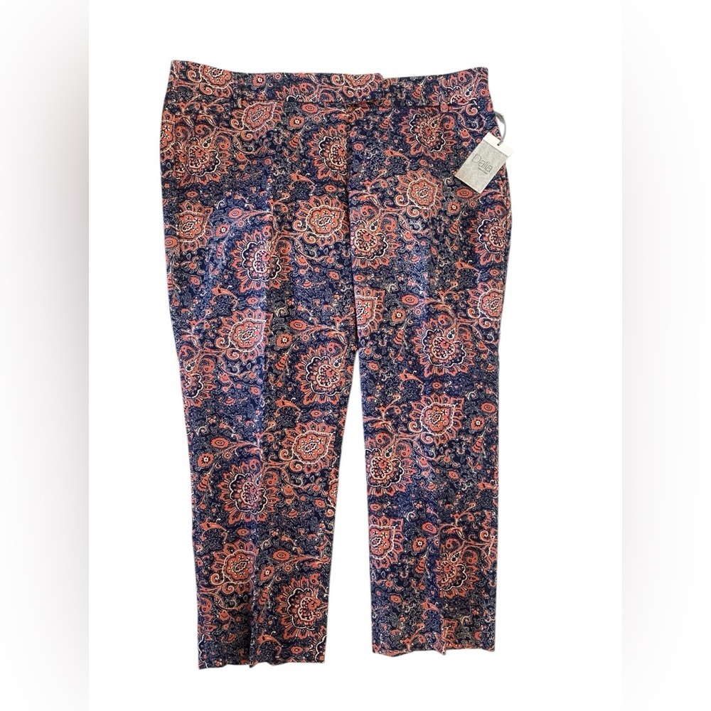 NWT Paisley Print Relaxed Fit Capris - Picture 5 of 11